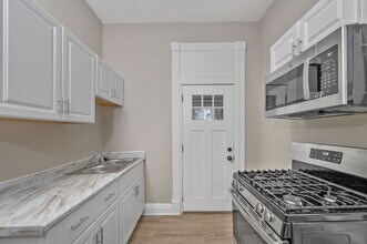 3328 Fairfield Ave, Unit 3330 in Cincinnati, OH - Building Photo - Building Photo