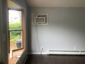 1072 Reilly St in Bay Shore, NY - Building Photo - Building Photo