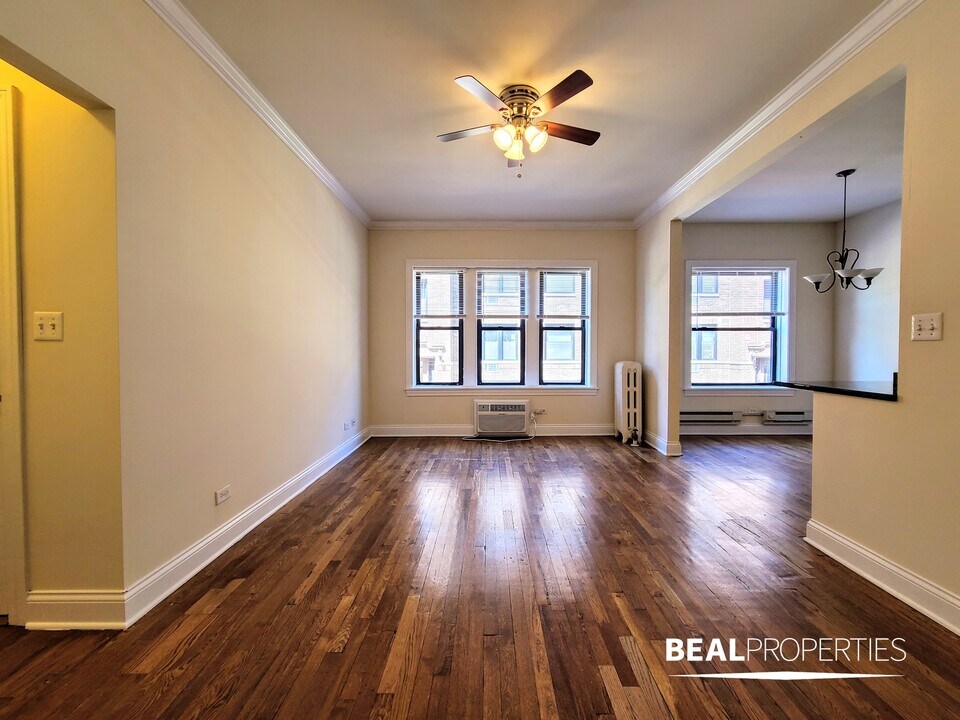 740 W Addison St in Chicago, IL - Building Photo