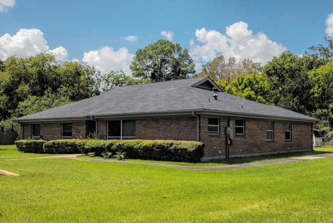 TARC GROUP HOME 5 APARTMENTS in Alvin, TX - Building Photo - Building Photo