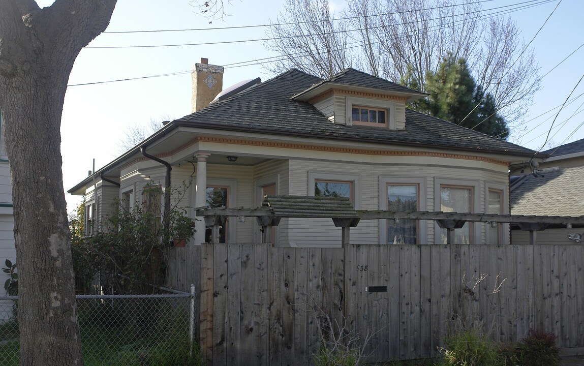 938 Bancroft Way in Berkeley, CA - Foto de edificio