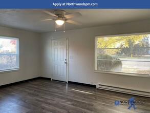 549 Alder St in Central Point, OR - Building Photo - Building Photo