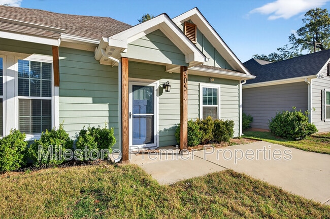 305 W Walker St in Denison, TX - Building Photo - Building Photo