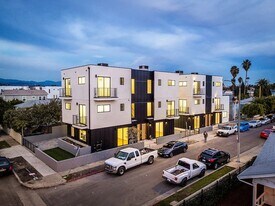 2332 Carmona Ave in Los Angeles, CA - Building Photo
