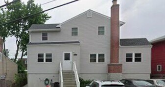 163 Nassau Ln in Island Park, NY - Building Photo