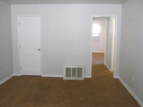 4429 N Banner Dr, Unit 2 in Long Beach, CA - Foto de edificio - Building Photo