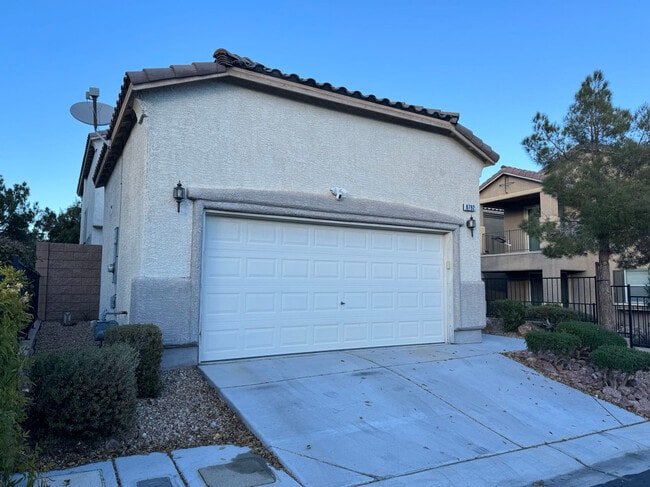 8792 Norton Peak Ave in Las Vegas, NV - Building Photo - Building Photo