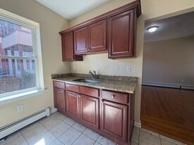 310 Edgewood Ave, Unit 4 in New Haven, CT - Building Photo