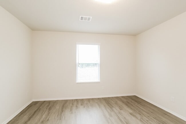 333 Shelby Meadow Dr in Willis, TX - Building Photo - Building Photo