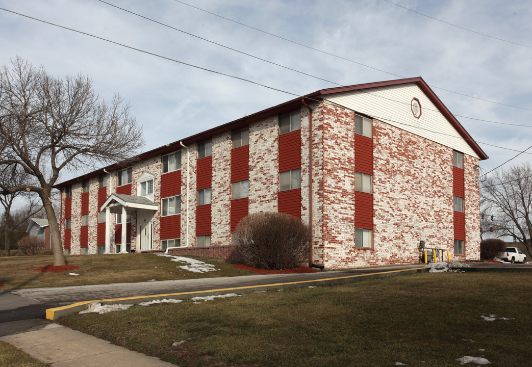 Williamsburg Apartments in Omaha, NE - Building Photo