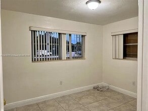 240 SW 76th Ave in Miami, FL - Building Photo - Building Photo