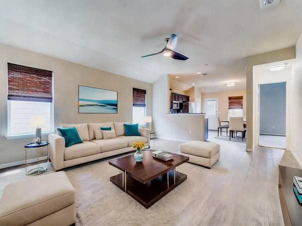 3306 Tilmon Ln. in Austin, TX - Foto de edificio - Building Photo