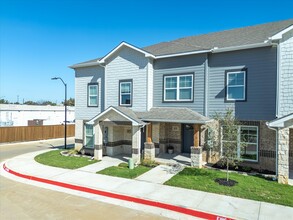 Arlington Townhomes in Arlington, TX - Building Photo - Building Photo