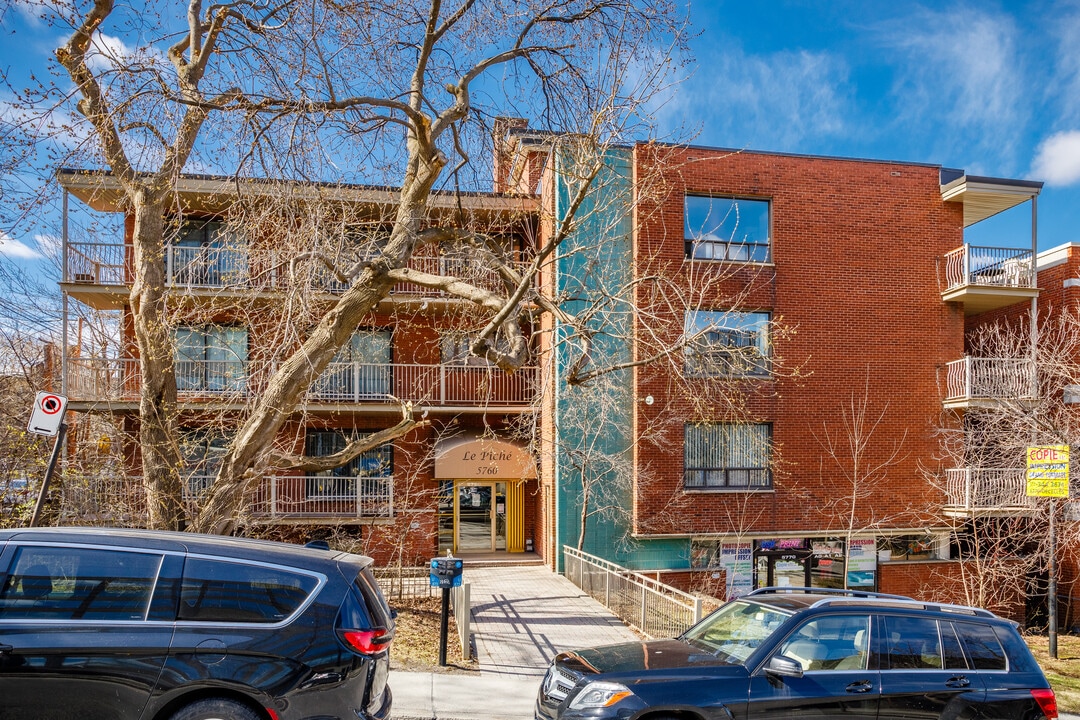 5760 Decelles Av in Montréal, QC - Building Photo