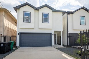 3634 Dreyfus St in Houston, TX - Building Photo