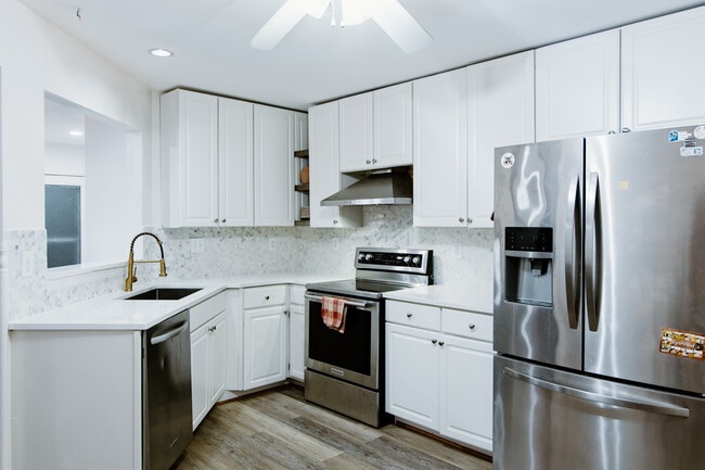 property at 5354 Regal Ct