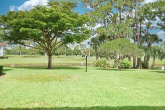 1225 NW 21st St in Stuart, FL - Foto de edificio - Building Photo