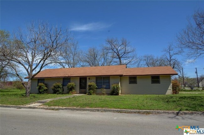 650 Bluebonnet Ave in New Braunfels, TX - Building Photo - Building Photo