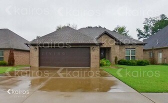 94 Old Orchard Rd in Florence, AL - Building Photo