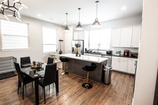 2779 Clinton Dr in Houston, TX - Building Photo