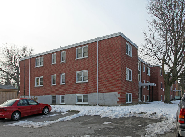 291 Adelaide Ave W in Oshawa, ON - Building Photo - Primary Photo