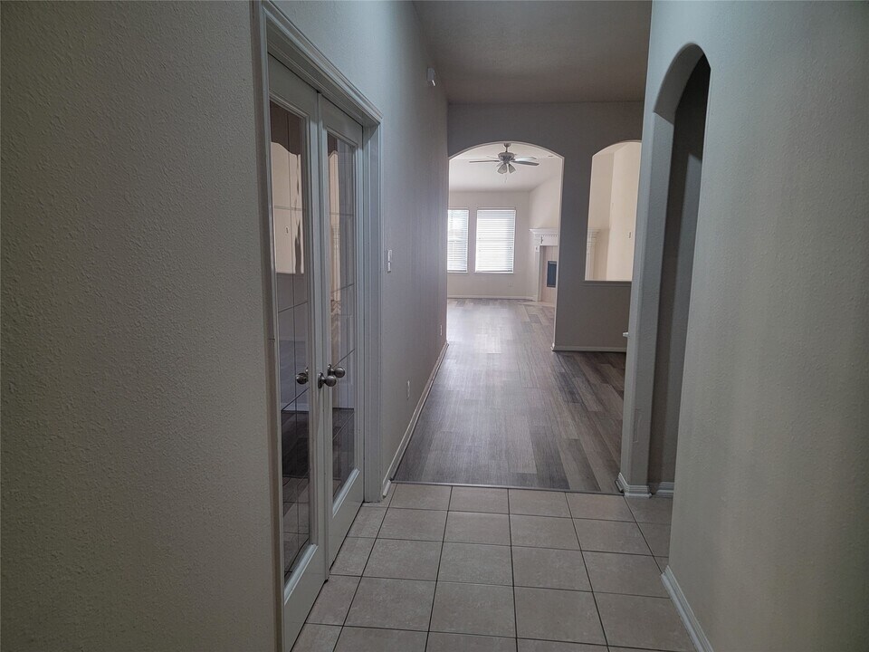 12402 Shady Brook Dr in Pearland, TX - Building Photo