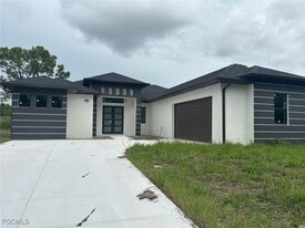 1229 Augusta St E in Lehigh Acres, FL - Building Photo