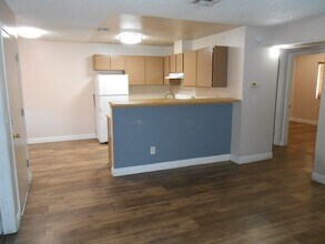 4720 Krissylouise Way in Las Vegas, NV - Building Photo - Building Photo