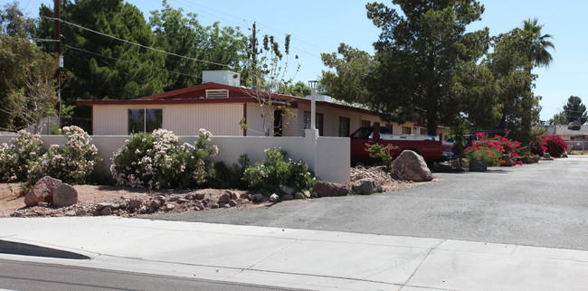 Kachina Apartments in Phoenix, AZ - Building Photo - Building Photo