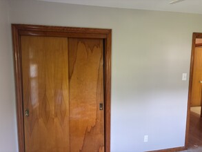 405 Saint Christina Ln in Florissant, MO - Foto de edificio - Building Photo