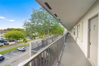 300 SW 134th Way in Pembroke Pines, FL - Building Photo - Building Photo