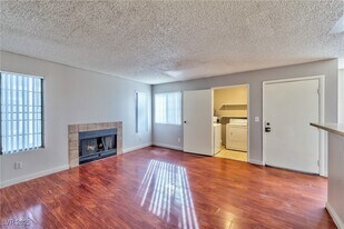 1914 Dwarf Star Dr in Las Vegas, NV - Building Photo