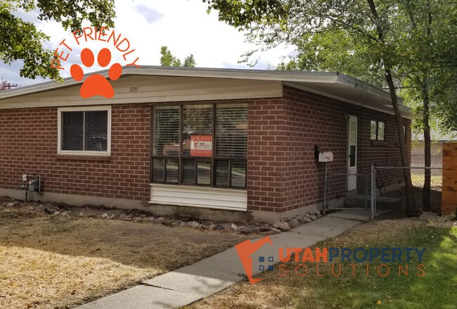 property at 1215 N Victoria Way