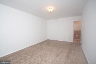 8601 Manchester Rd-Unit -300 in Silver Spring, MD - Foto de edificio - Building Photo