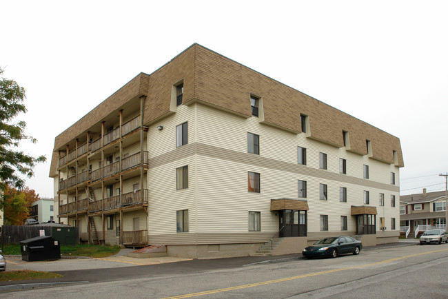 Maple Knoll Apartments in Lewiston, ME - Foto de edificio - Building Photo