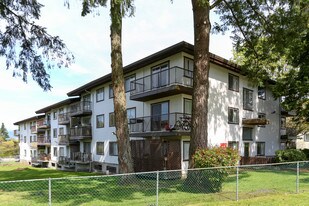 Inlet View Apartments in Burnaby, BC - Building Photo