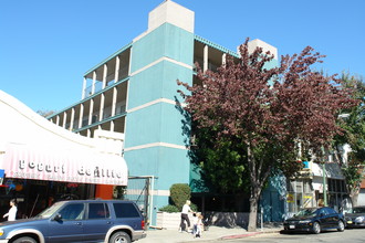 4141 Piedmont Ave in Oakland, CA - Foto de edificio - Building Photo