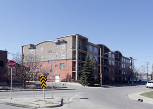 495 78th Ave SW in Calgary, AB - Building Photo - Building Photo