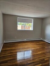 572 Cummins Hwy in Boston, MA - Building Photo - Building Photo