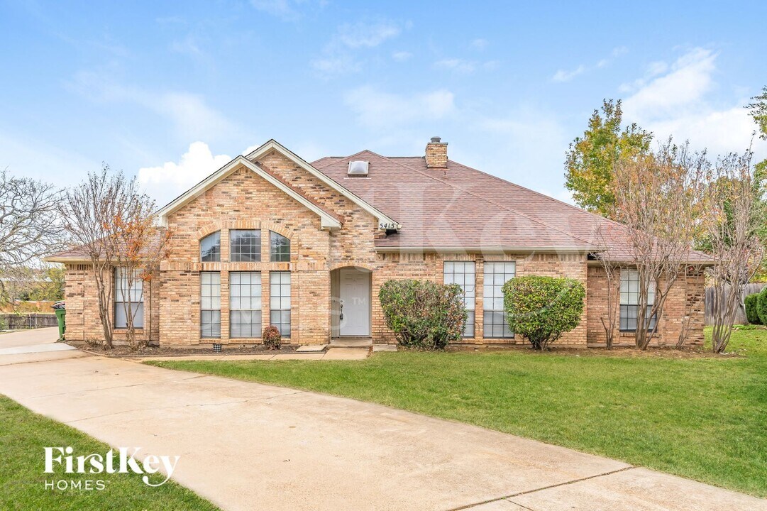 5415 Dana Point Dr in Arlington, TX - Foto de edificio