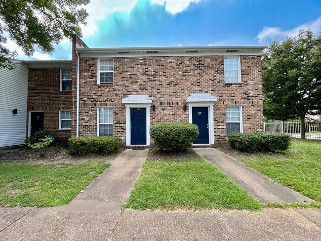 Welcome Home to The Grand at Mallard Manor!
