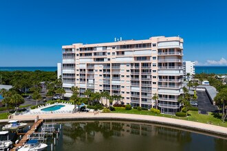 OCEAN HARBOUR TOWER CONDOMINIUM E in Hutchinson Island, FL - Building Photo - Building Photo