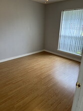 7341 Peterson Ln in Pensacola, FL - Foto de edificio - Building Photo