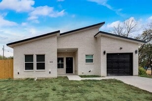 1826 Marfa Ave in Dallas, TX - Building Photo