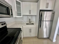 241 SE 9th Ave, Unit 207 in Pompano Beach, FL - Building Photo - Building Photo