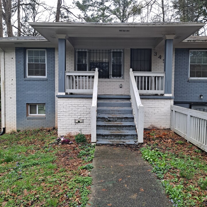 3456 Thompson Dr NW in Atlanta, GA - Building Photo