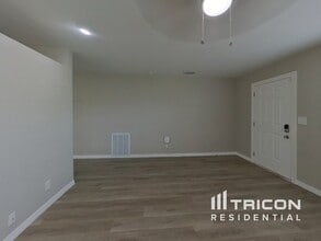 833 43rd Ave NE in St. Petersburg, FL - Building Photo - Building Photo