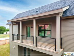1917 Ludwig Point in New Braunfels, TX - Foto de edificio - Building Photo