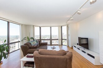 2650 N Lakeview Ave in Chicago, IL - Building Photo - Building Photo