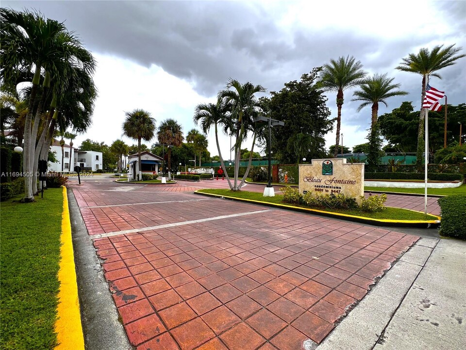 9427 Fontainebleau Blvd, Unit 208-34 in Miami, FL - Foto de edificio